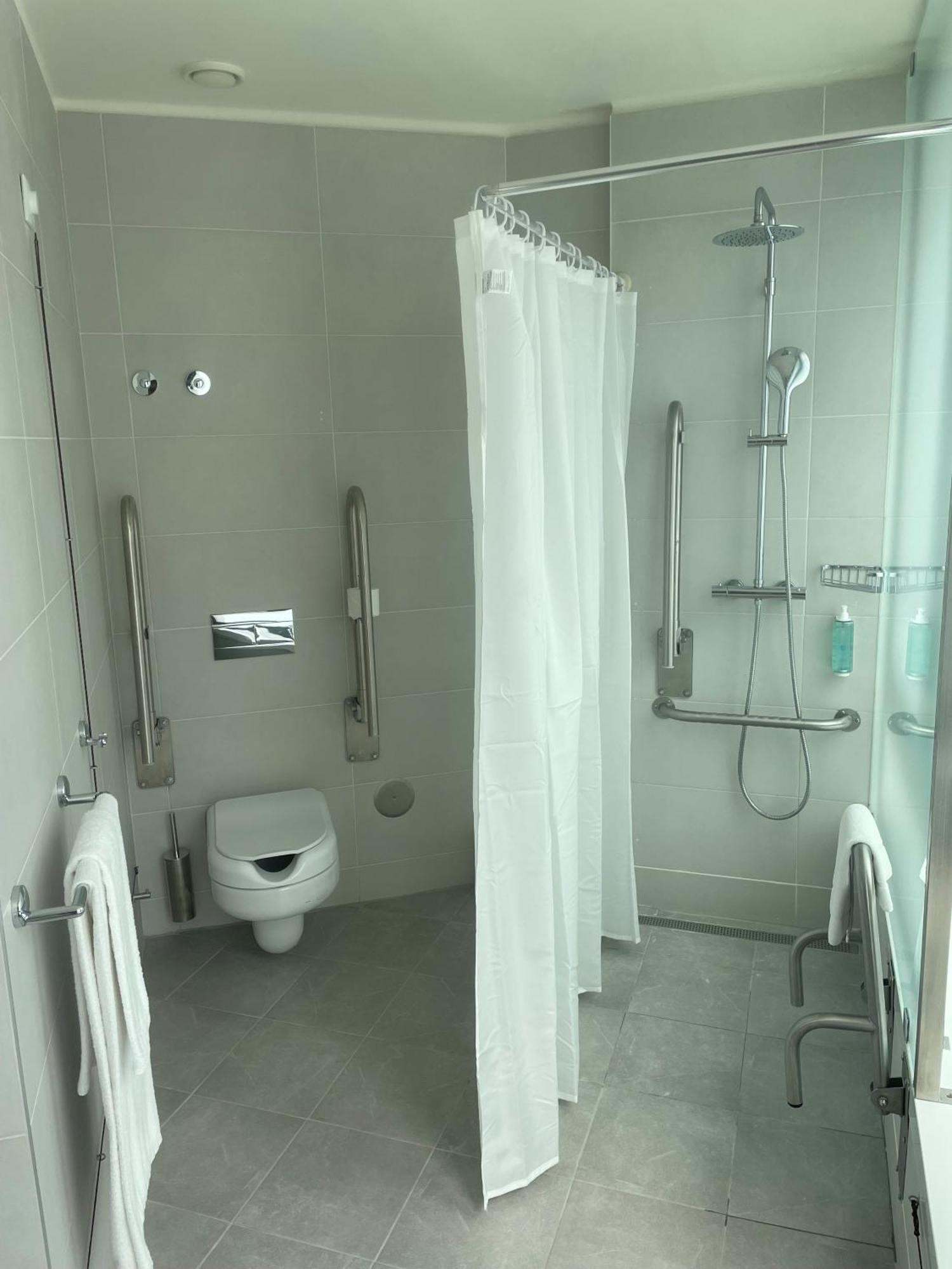 Easyhotel 2*
